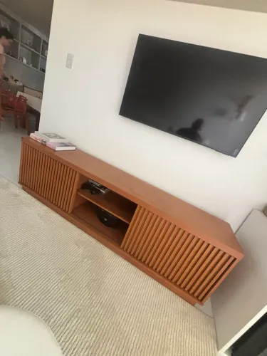 Rack Ripado para TV até 75 Polegadas 100% MDF 180cm 2 Portas Logan Marrom Natural