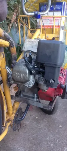 Motor estacionário com embreagem