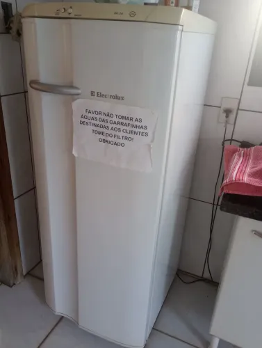 Geladeira Electrolux RE28 240 litros