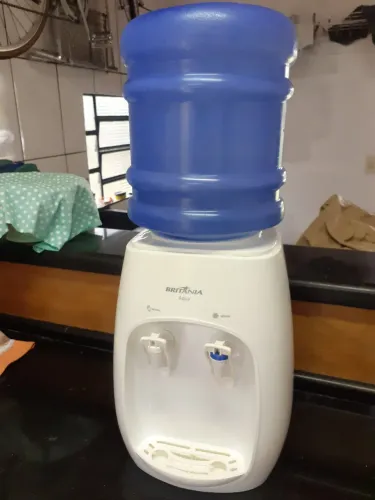 Bebedor de Água Gelada e Natural Já Vai Com Galão de 10 Litros