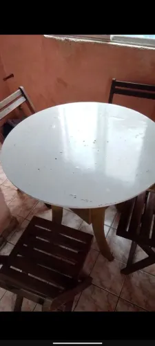 Mesa simples,com 4 cadeiras