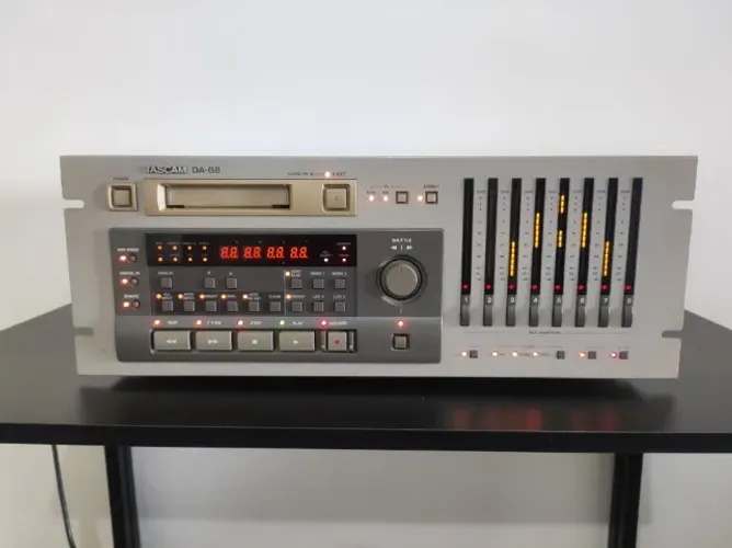 Tascam DA-88 gravador profissional