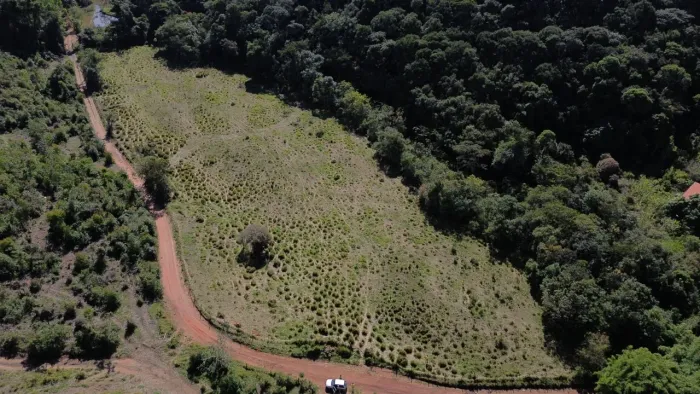 Terreno à venda, 20000 m² por R$ 300.000 - Zona Rural - Itatiaiuçu/MG