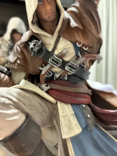 Estatueta Edward Kenway do videogame Assassin's Creed IV: Black Flag
