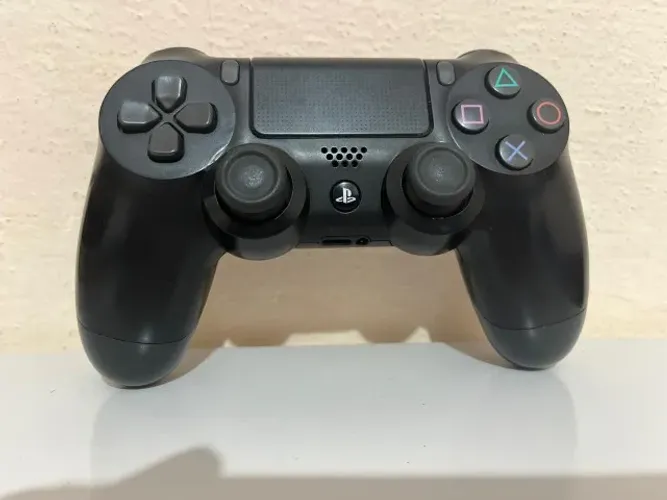 KIT PLAYSTATION 4 ? 2 CONTROLES + 2 JOGOS