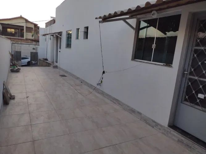 Aluga casa dois quartos 