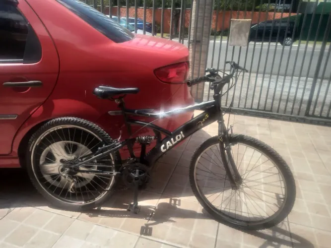Bicicleta ótima aro 26c marcha e suspensão pneus bons funcionando perfeitamente