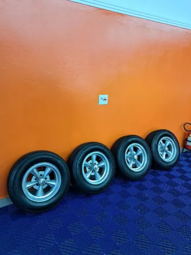 Jogo de Rodas Palito com pneus Hankook super novos