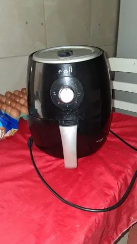 Airfryr preta funcionado perfeitamente. Vendendo porque vou me mudar