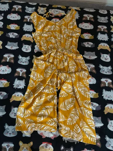 Macacão Longo Pantacourt Amarelo Estampado (Veste M/G) 