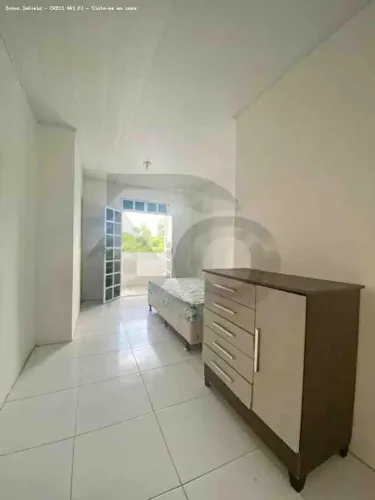Recanto das Rosas: Chácara com 3 Casas, 6 Lotes, Piscina e Área Verde.