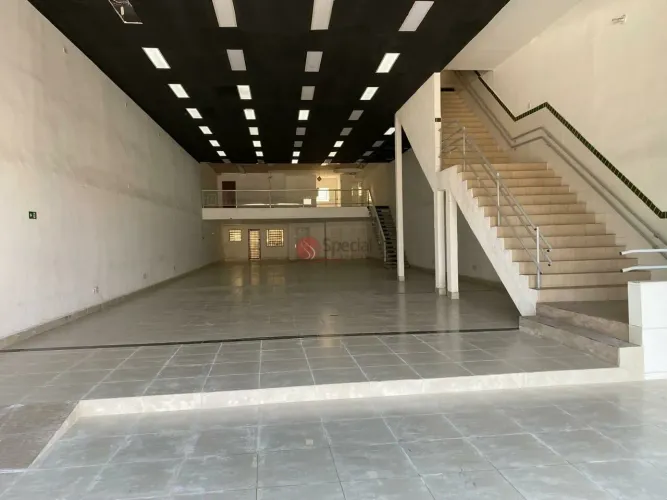 Salão comercial com Infraestrutura completa no bairro de Arthur Alvim.