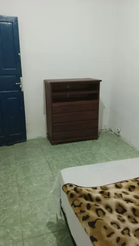 Quarto para Rapaz tranquilo que trabalhe  fora 