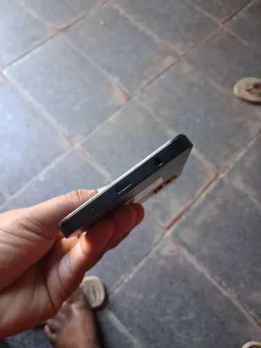 Vendo celular 128 gigas bom só tá um tricô na câmera mais n interfere em nada