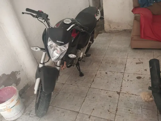 Vendo ou troco 2011/2011 pneus novos *24 valor 8.800,00