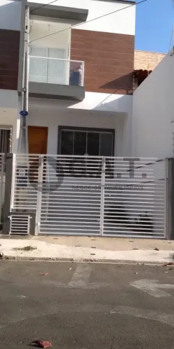 Casa à venda em Sorocaba-SP, Vila Carvalho: 2 quartos, 2 suítes, 1 sala, 3 banheiros, 1 va