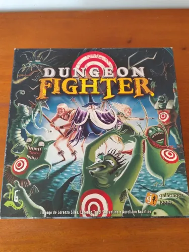 Jogo de Tabuleiro Dungeon Fighter + Brinde