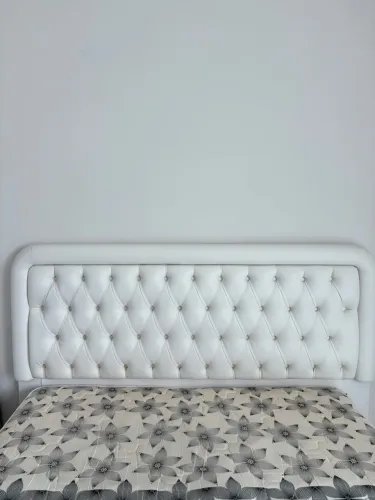 Cabeceira de cama de casal em courino
