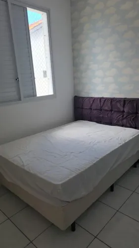 Cama de casal e cabeceira 