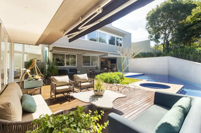 Casa em condomínio com vista permanente para área verde preservada