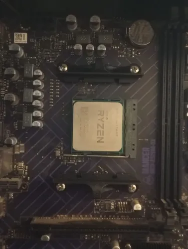 Processador Ryzen 5 5600gt + 2 gabinetes + placa mãe