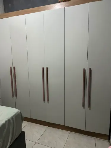 Guarda roupa 6 portas