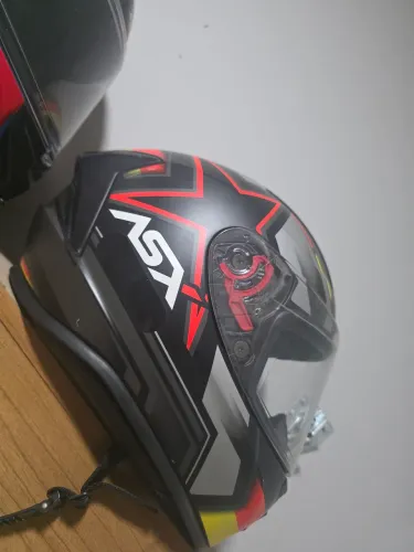 Vendo 2 capacete bem novos