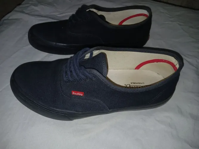 Tênis Redley monocromo preto N°43.