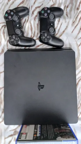 Playstation 4 slim