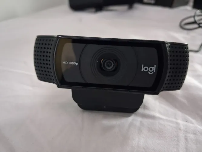Câmera Logitech HD 180p em perfeito estado