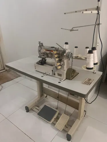 Vendo máquina de costura semi nova