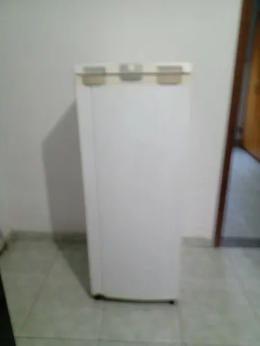 Geladeira Continental 270L conservada seminova
