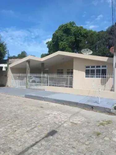 Vendo CASA ACONCHEGANTE em CONDOMÍNIO FECHADO, PERTO do ATACADÃO NO PETRÓPOLIS