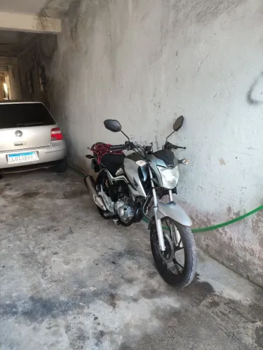 Moto bem conservada