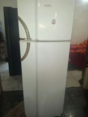 Vende-se Geladeira Dako