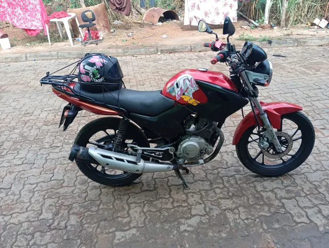 Moto muito boa só troco por outra moto