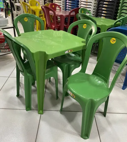Conjunto de mesa com cadeiras verde Top Mil
