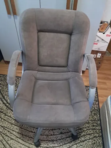 Cadeira de escritório giratória em suede
