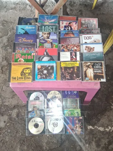 Vários CDs e DVDs tudo por r$ 100