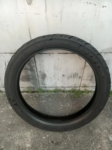 Pneu technic sem câmara.