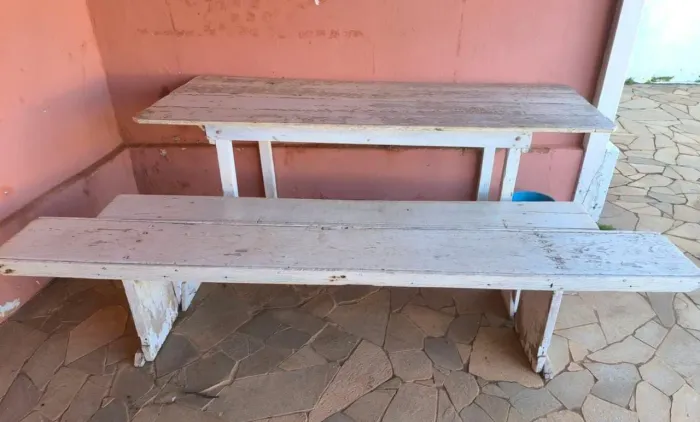 Mesa de tábua antiga - madeira