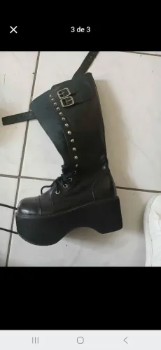 ?Bota Vilela Boots Cano Alto - Plataforma e Couro Legítimo - Estilo Gótico/Alternativo