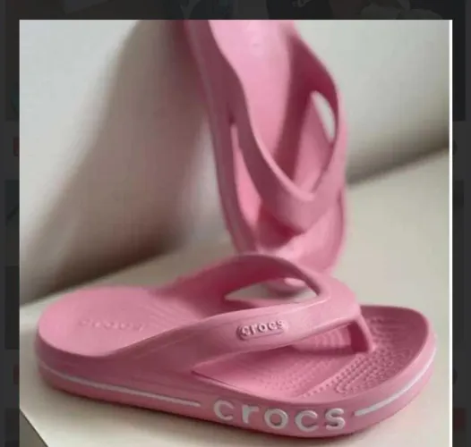 chinelas crocs rosa com branco tamanho 39,40