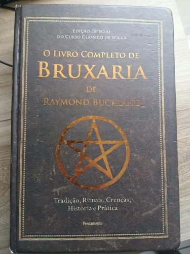 O livro completo de bruxaria, de Raymomd Buckland