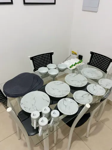 Aparelho de jantar - conjunto 16 peças - Porcelana/Mármore - Schmidt + mesa posta