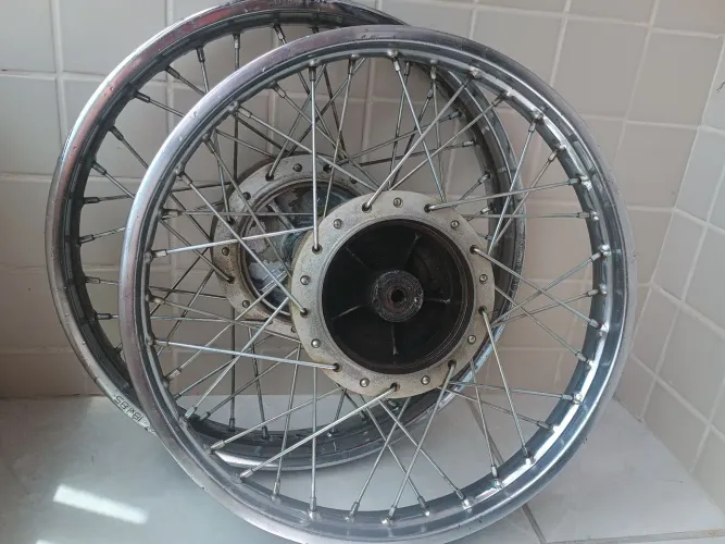 Rodas da Titan , Fan completas !! + 2 câmara de ar+ buchas traseiras.
