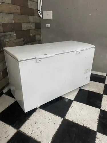 Vendo freezer 2 porta dupla ação 220 volts 513 litros funcionando