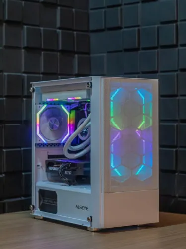 PC Gamer Ryzen 5 5500X3D, RTX 5060 8GB, 32GB RAM, NVMe 500GB, WC 240mm, Fonte MSI