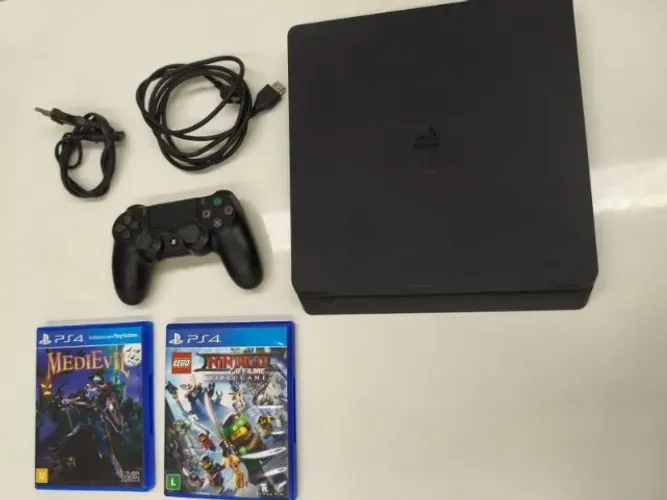 Playstation 4, Modelo Slim, 1 TB, 1 controle, Cabos + 2 Jogos