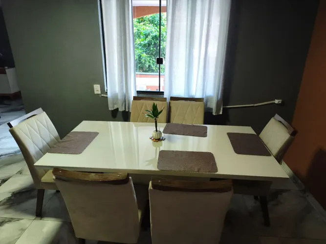 Mesa tampa de vidro seis cadeiras